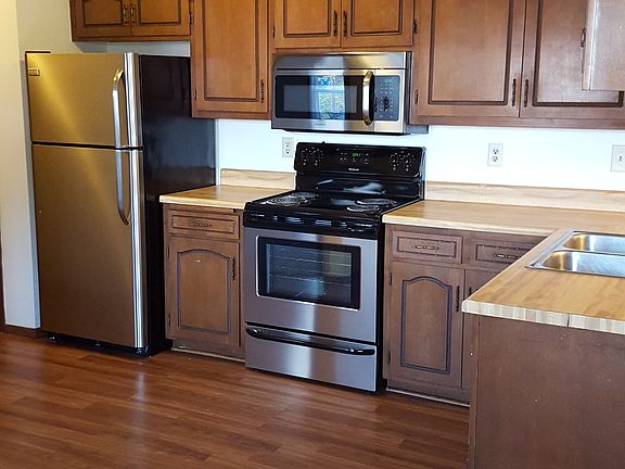 3rd image of 105 E Peckham St