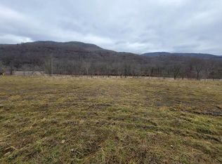 1143 New River Rd, Hinton, WV 25951