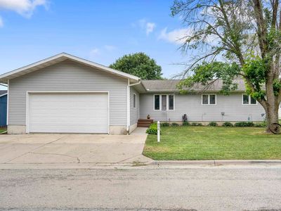 606 3rd Ave E, Coggon, IA, 52218