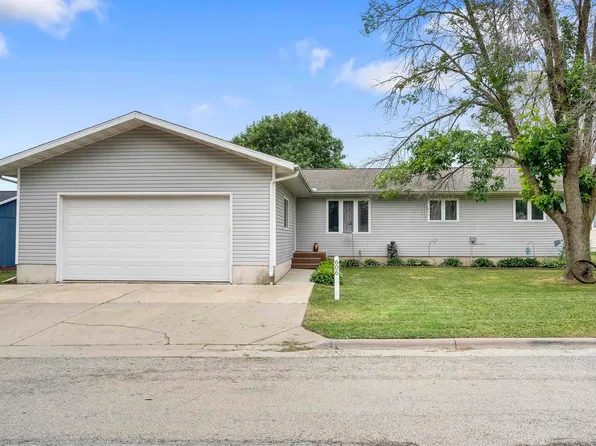 606 3rd Ave E, Coggon, IA 52218