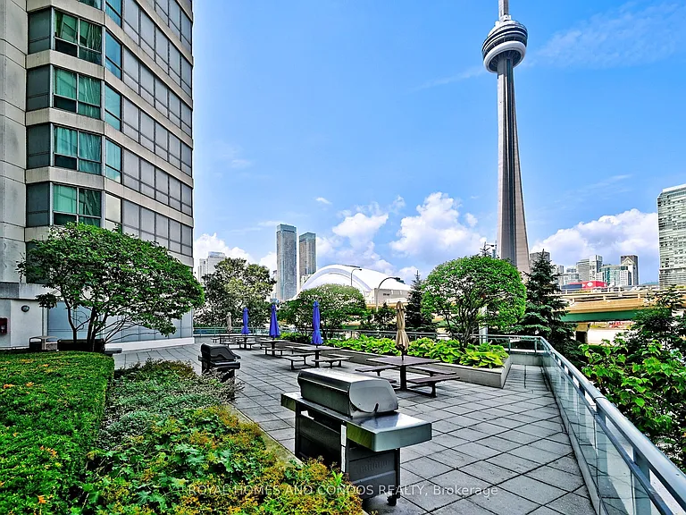 230 Queens Quay W #618 — Photo 36