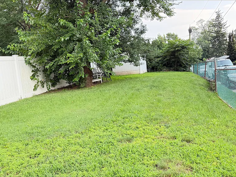 104 Burlington Ave — Photo 5