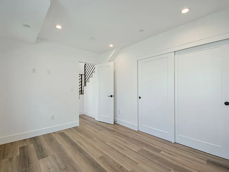 Luxury 3 & 4 Bed Townhomes a Short Walk to Topanga Village! — Photo 37