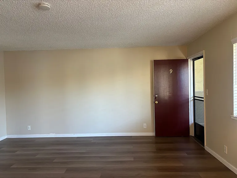 4589 Hamilton Ave — Photo 6