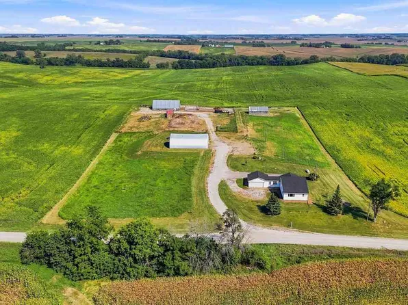 3162 R Ave, North English, IA 52316