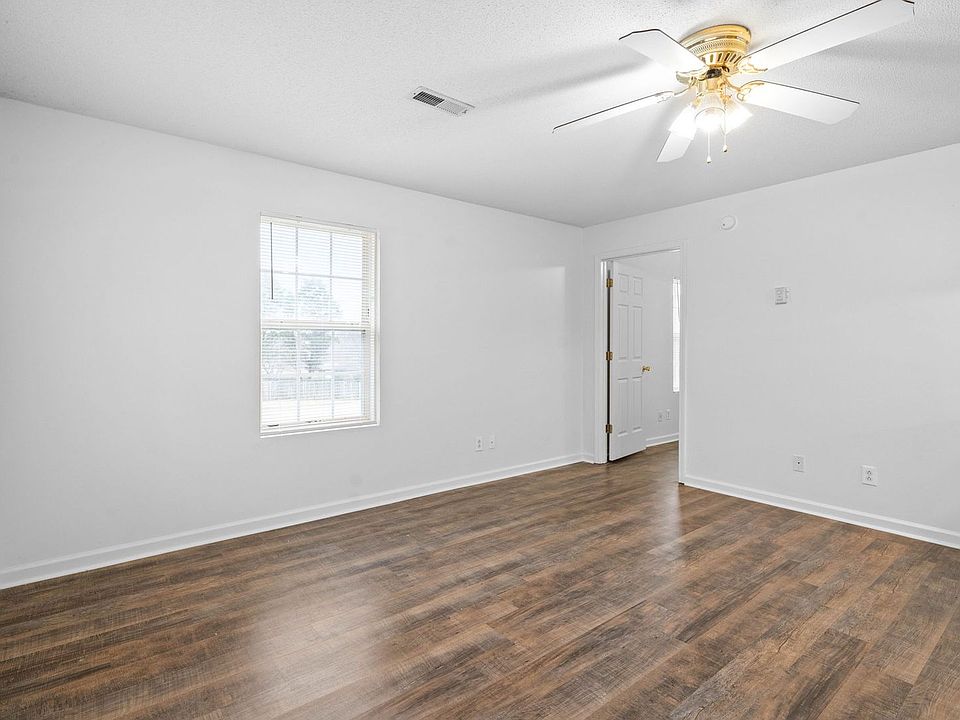 1st image of 3240 Tower Dr APT 4