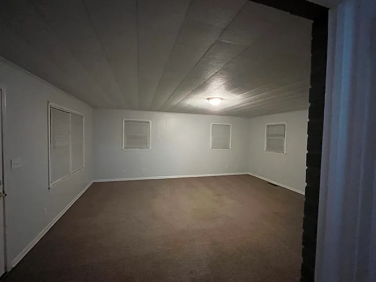 187 E Walnut St — Photo 35