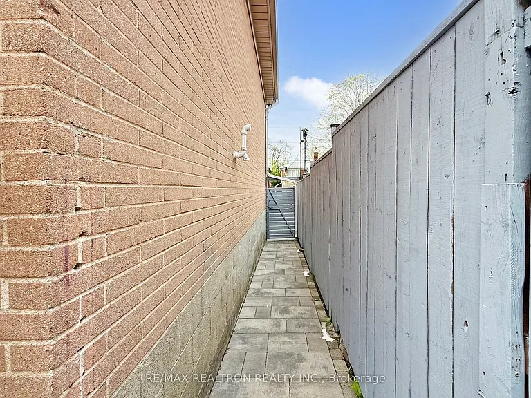 55 Danby Ave #BASEMENT — Photo 27