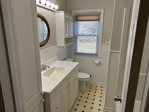 5th image of 1401 Hillsboro Dr