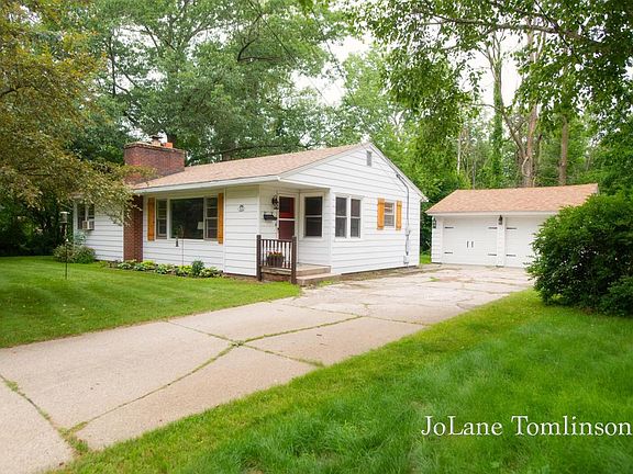 3rd image of 203 Harper Dr NW
