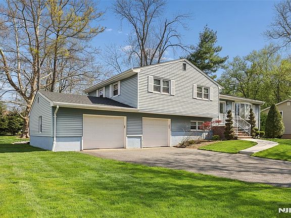 4th image of 35 Robin Rd