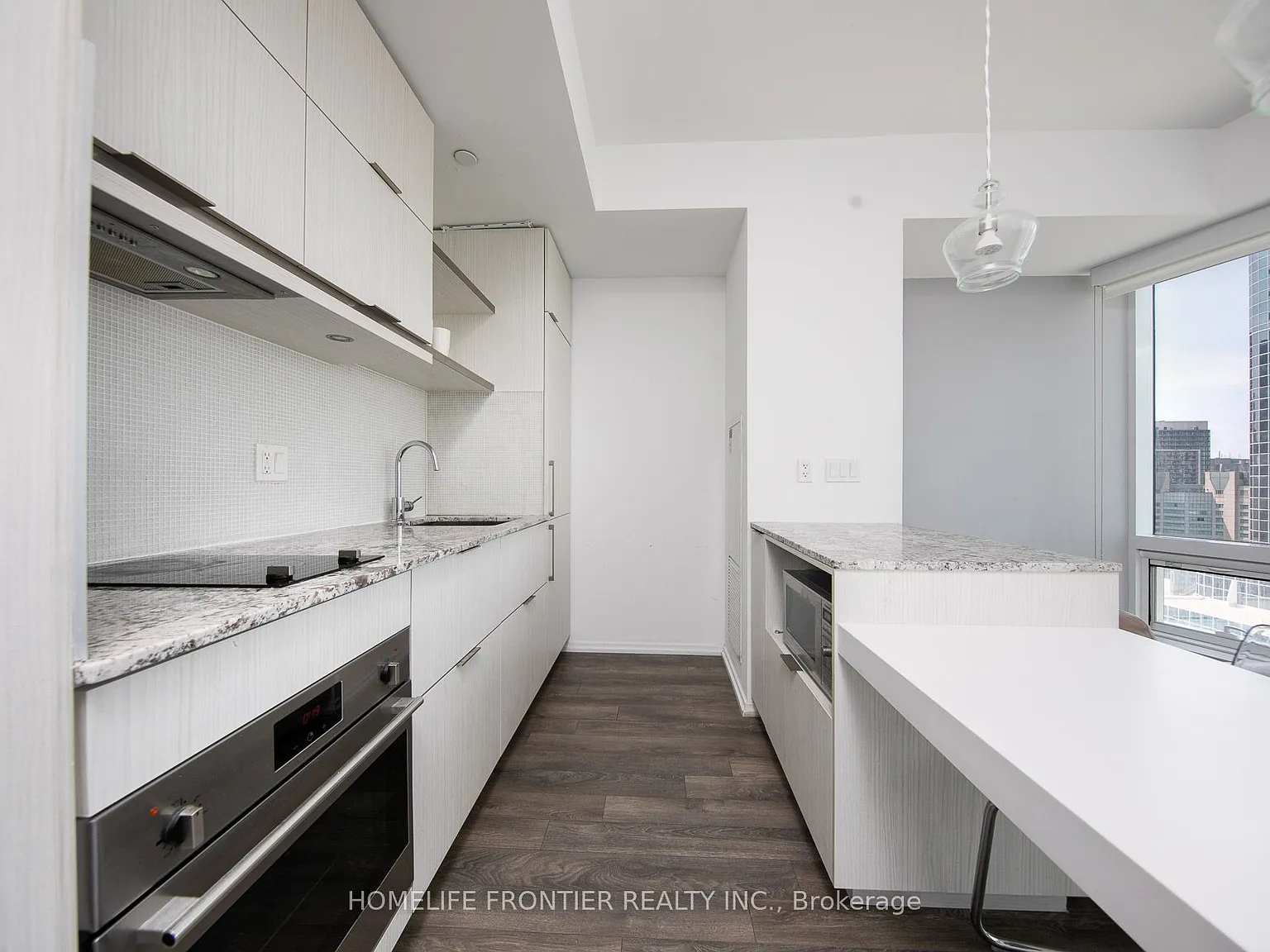 197 Yonge St — Photo 3