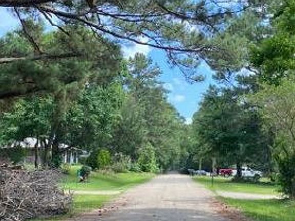 Exterior Neighborhood (street photo)