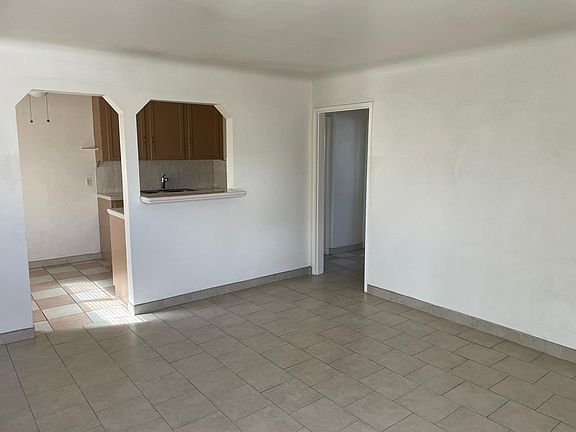4th image of 1526 S Atlantic Blvd #B