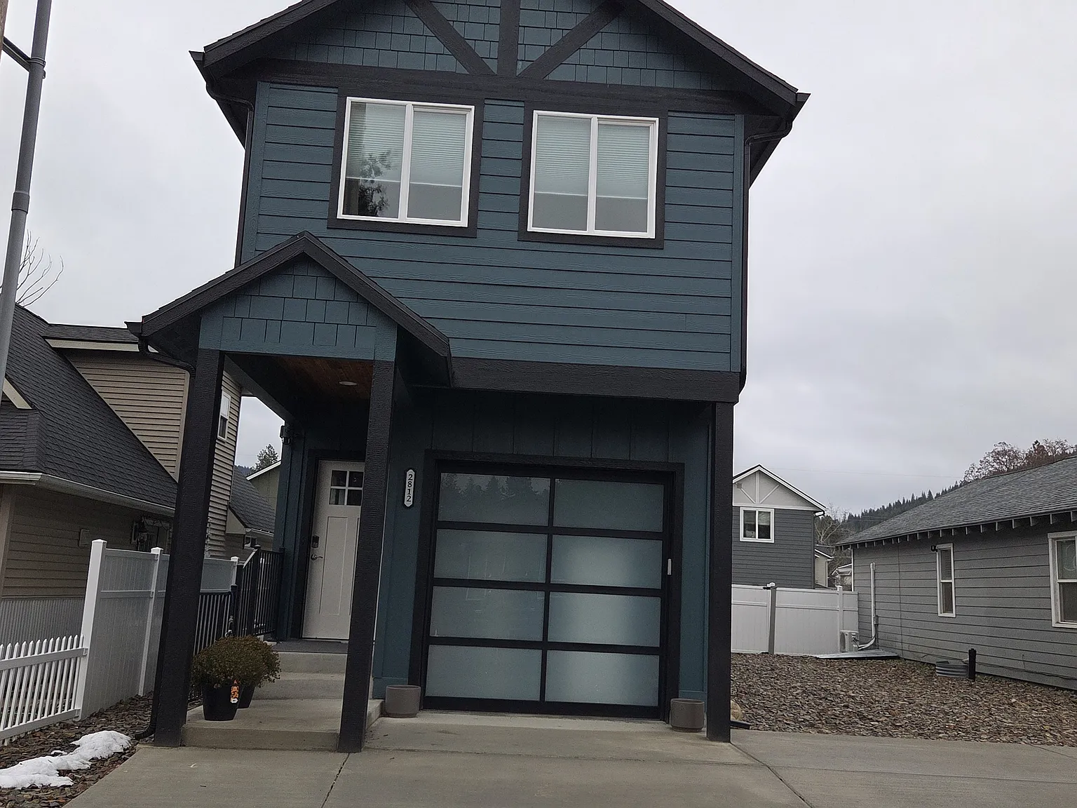 3 bed, $1,300 — Photo 1