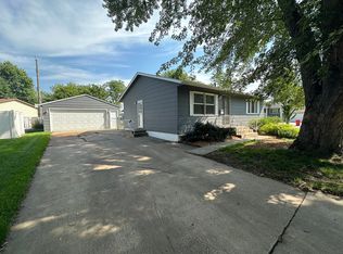 1903 43rd St NW, Rochester, MN 55901