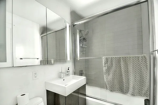 Rented by Urbane Brokerage | media 14