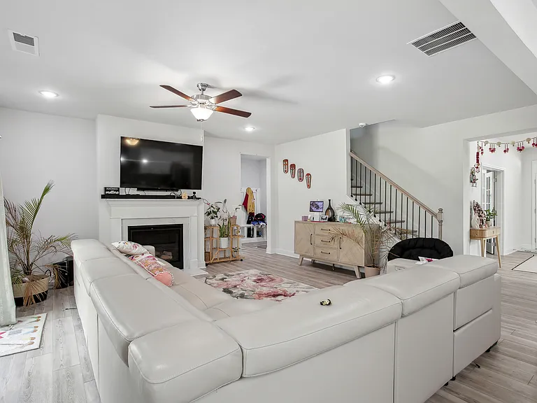 7925 Tiberon Pkwy #0 — Photo 4