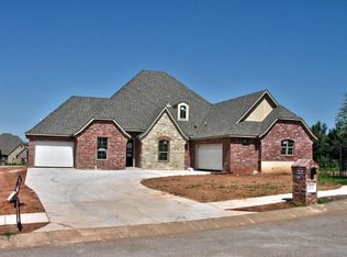 2117 Pembroke Ln, Edmond, OK 73003