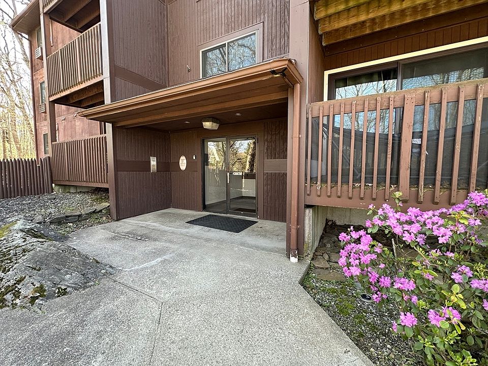 1st image of 340 Sunderland Rd Unit 17A