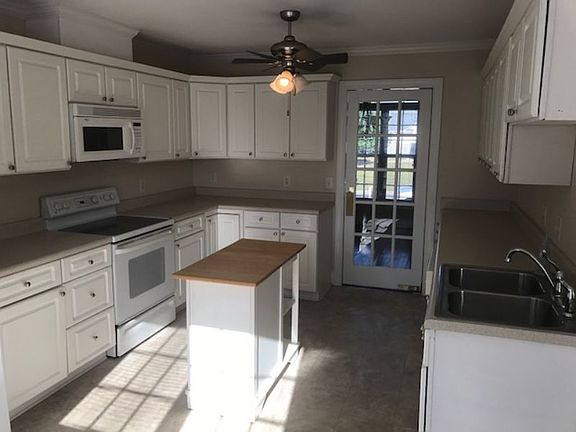 2nd image of 2519 Surry Ln