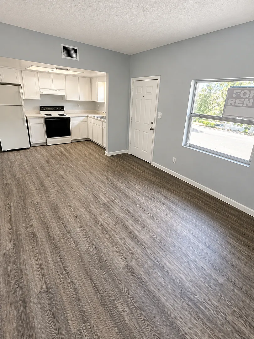 519 Morgan Apt 4 — Photo 2