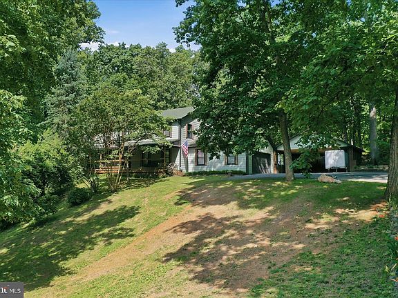 2nd image of 137 Old Forest Cir