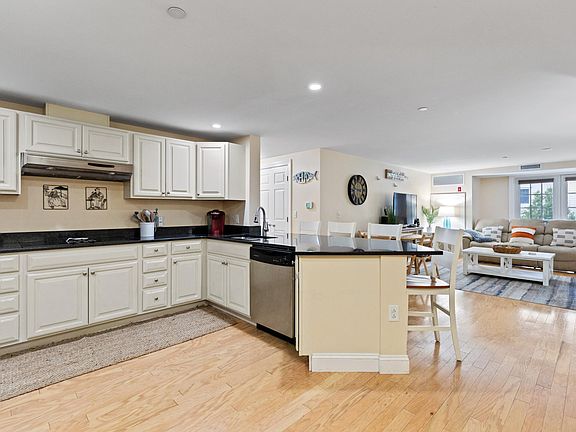 5th image of 1 E Grand Ave APT 312