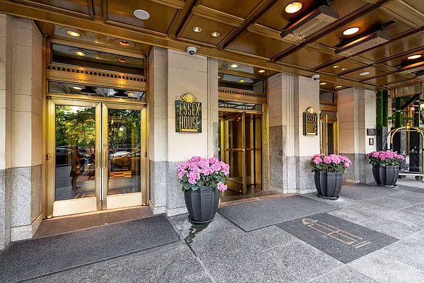 Sold by Lin Pan Realty Group LLC | media 4