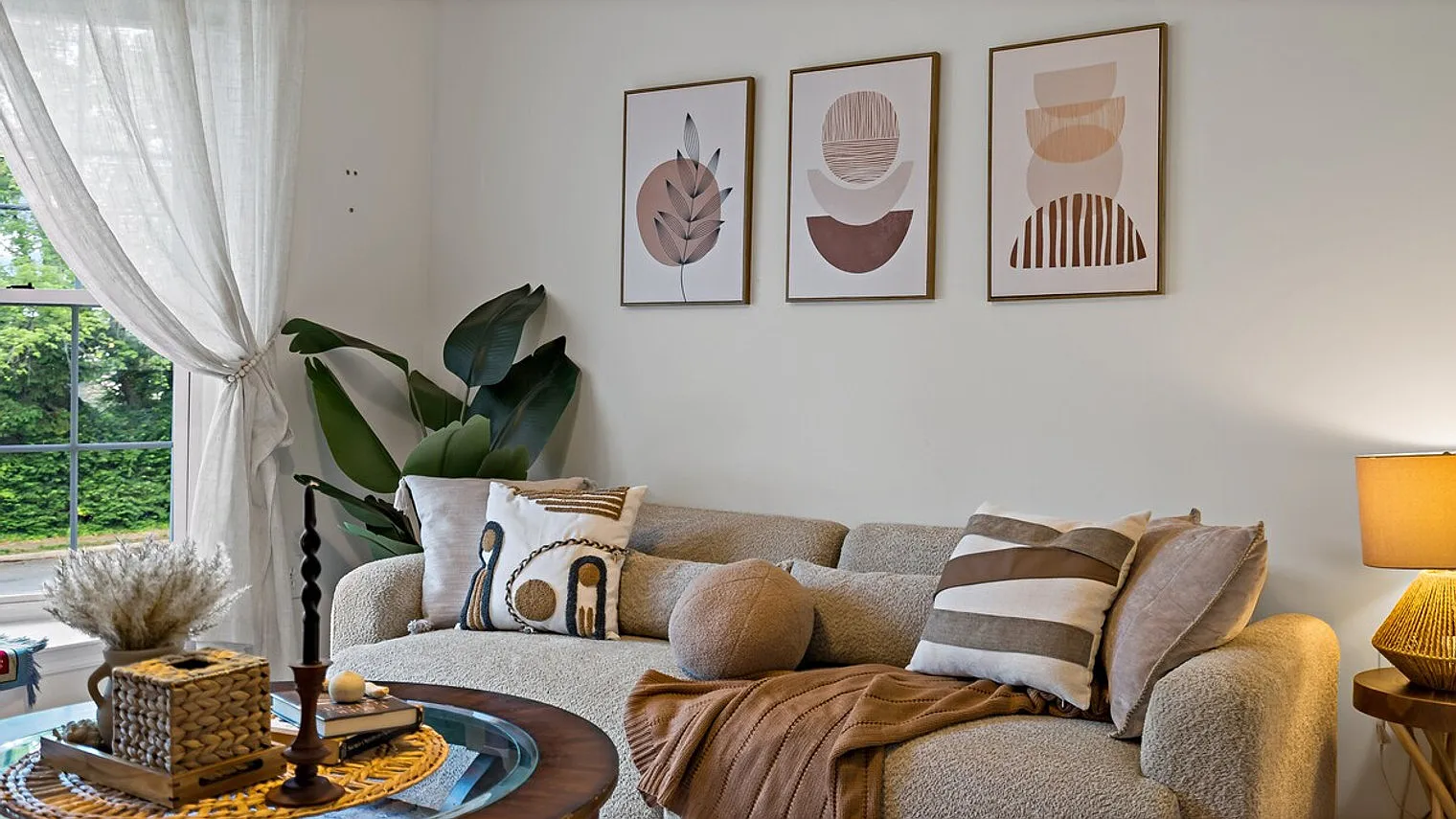 4 bed, 3.0 bath, $10,978 — Photo 2