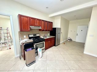 20-21 Steinway St #2A, Astoria, NY 11105