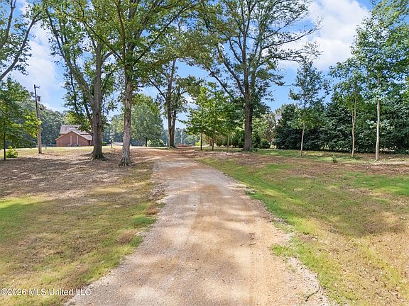 3rd image of 753 Oakley Rd
