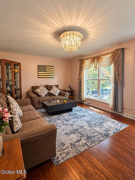 4th image of 261 Vly Road