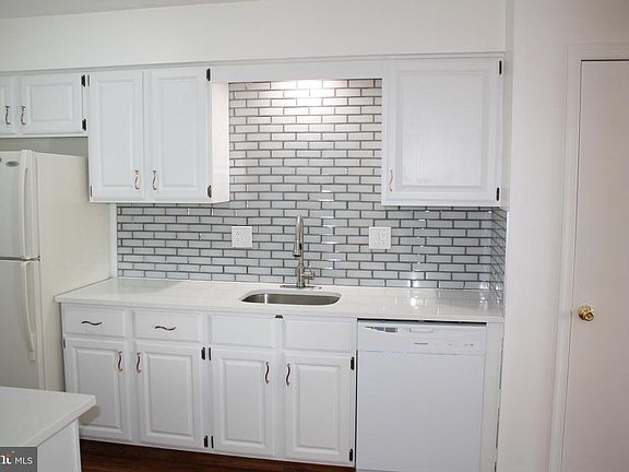 3rd image of 91 Fair Oaks Ct