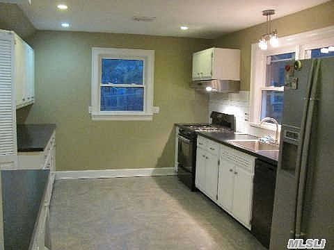 2nd image of 40 Lewis Ct