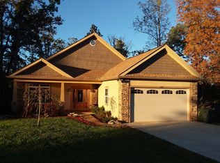 595 McClure Dr, Hayesville, NC 28904