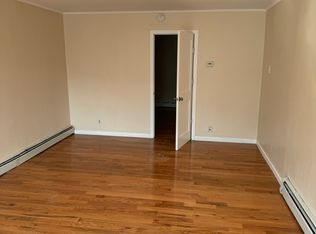 9 W 49th St FLOOR 1, Bayonne, NJ 07002