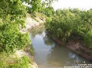 145 Rio Alegre Rd N, Floresville, TX 78114