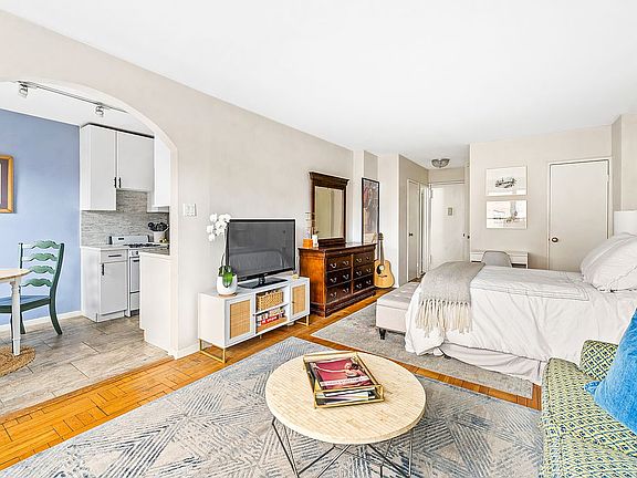 5th image of 301 E 63rd St APT 8C