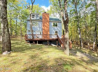 211 Geese Ct N, Bushkill, PA 18324