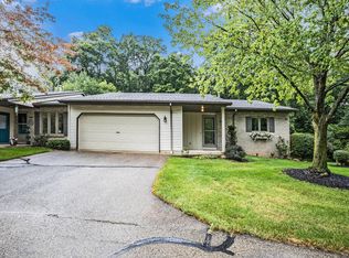 2855 Hidden View Dr SE, Caledonia, MI 49316