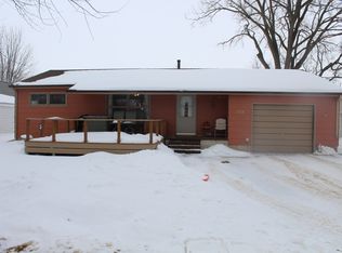 308 E 5th St, Lake Park, IA 51347