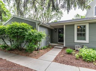 1194 Chartwell Carriage Way N, East Lansing, MI