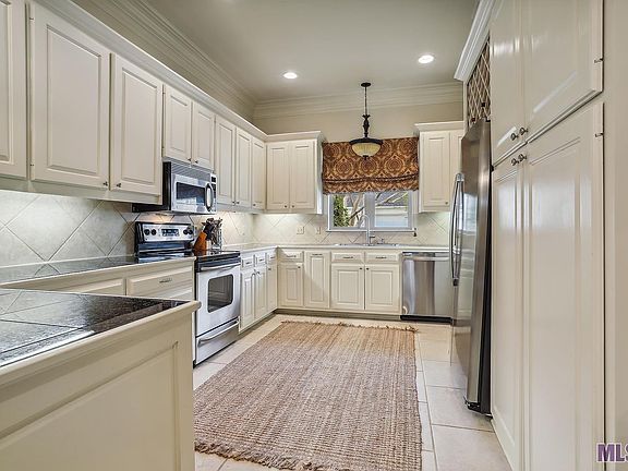 4th image of 2410 Creekwood Dr