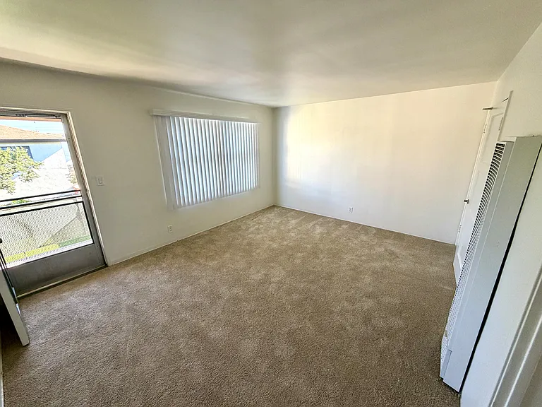 345 Walnut Ave #15 — Photo 4