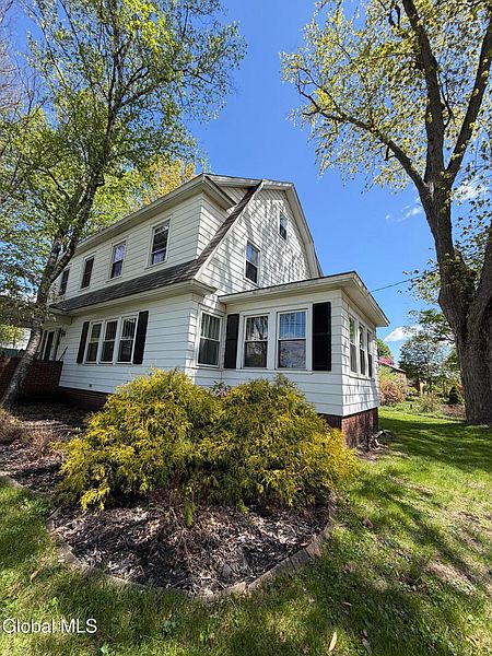 4th image of 634 Glen Street