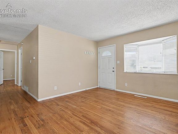 5th image of 105 Linden Dr