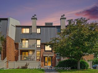 22 Sweetbriar Cir #8, Ottawa, ON K2J 2K4