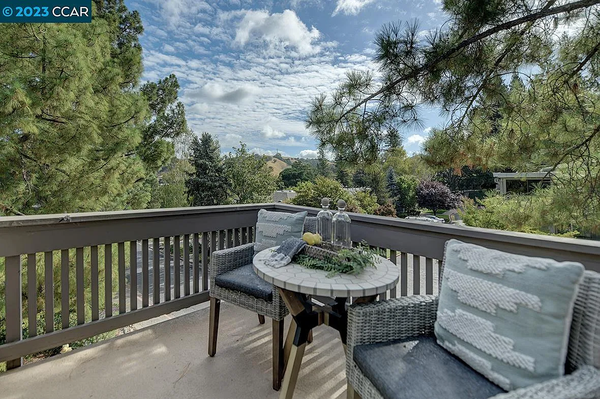 1300 Canyonwood Ct APT 11 photo 1