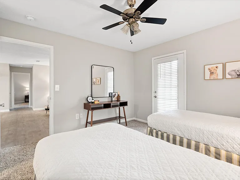The Grove Apartments — Photo 18